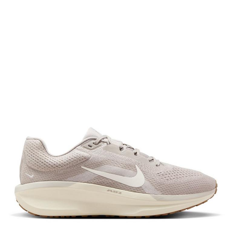 Nike Winflo 11 in Cream / sand — listed as "Kollegiegrå"