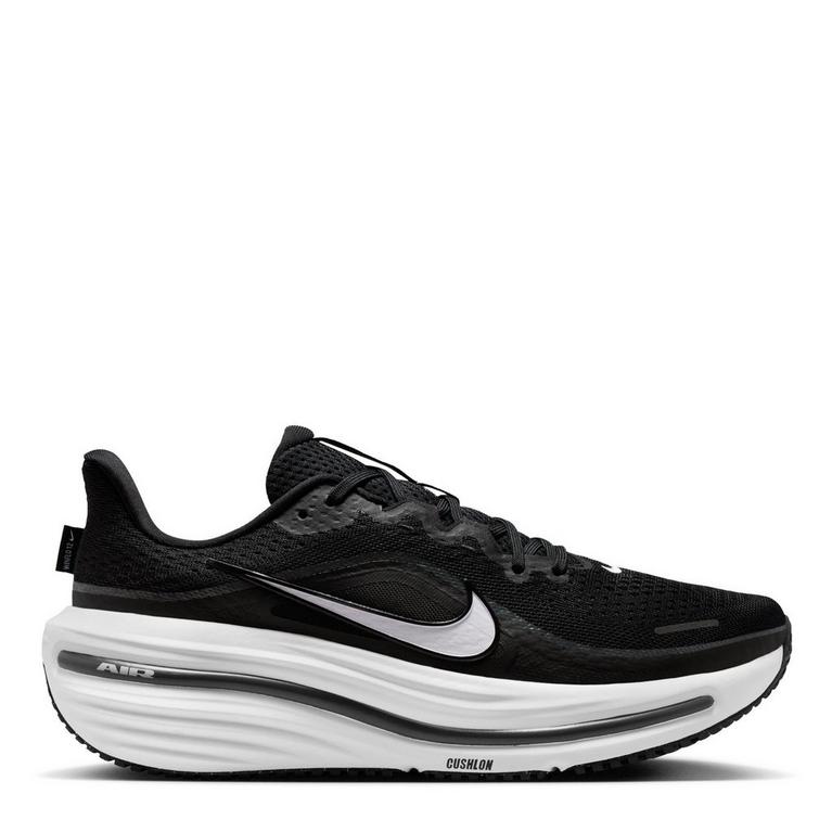 Nike Winflo 12 in Black / White / Dark Smoke Grey